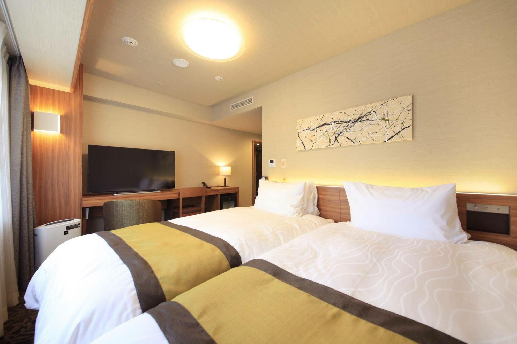 Richmond Shinkansen-guchi 3*